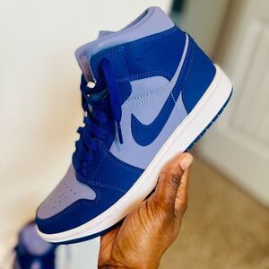 Women Air Jordan 1 “Iron Purple Deep Royal” size 7.5W